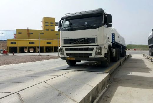 حمل  ۱۲۵ تن کود اوره از مبدا پتروشیمی لردگان به شهرستان کوهرنگ