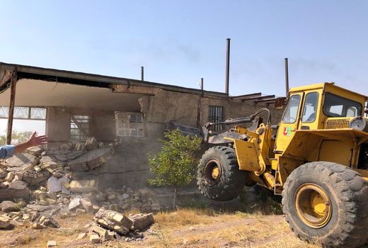 قلع و قمع ۵ مورد ساخت و ساز غیر مجاز در اراضی کشاورزی بویین زهرا