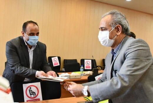 تجلیل معاون هماهنگی امور اقتصادی استاندار آذربایجان شرقی از مدیر روابط عمومی سازمان جهادکشاورزی استان