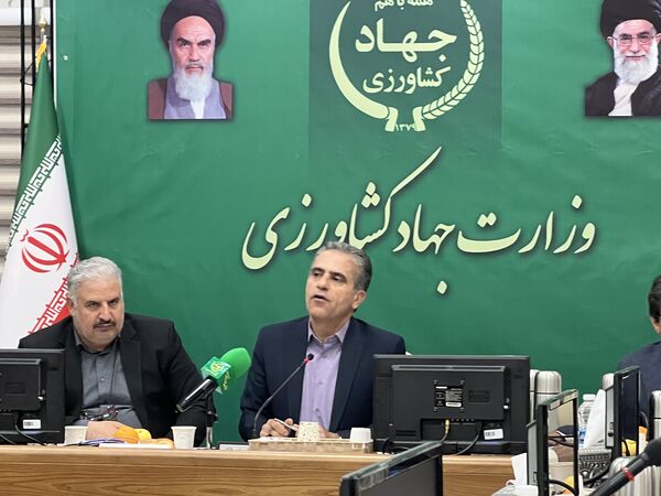 صدور کارت سوخت برای ماشین‌‌آلات کشاورزی را به صورت جدی پیگیری می‌کنیم