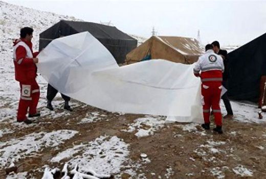 امدادرسانی به عشایر گرفتار در برف و کوران