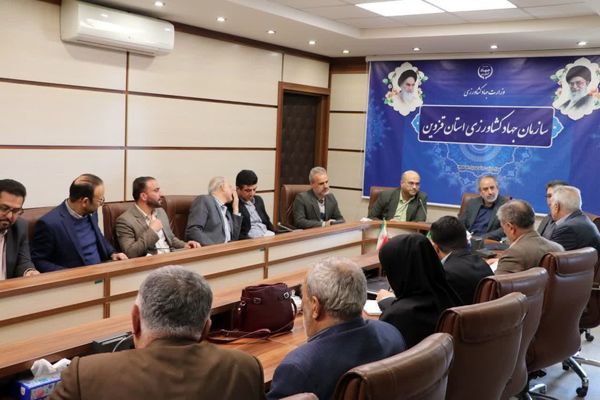 جلسه بررسی مسائل و مشکلات صنعت تولید تخم‌مرغ و مرغ استان قزوین