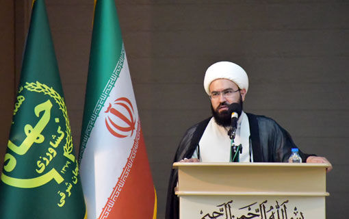 حجاب و عفاف از سه دیدگاه دینی ، هویتی و سیاسی اهمیت دارد