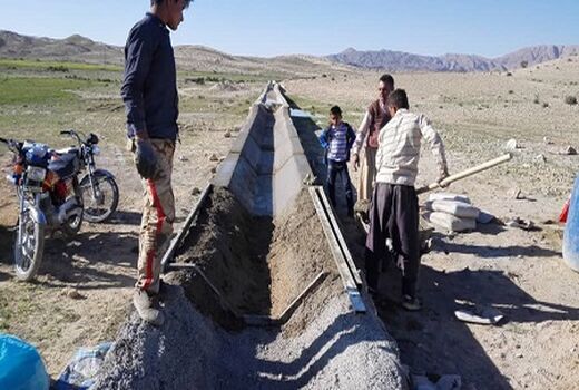 انتقال آب قنات دبیران به اراضی کشاورزی با احداث کانال برای قنات دبیران زرین دشت