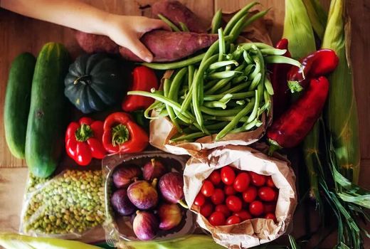 اینفوگرافیک/ 9 ماده غذایی مفید برای کلسترول بالا 