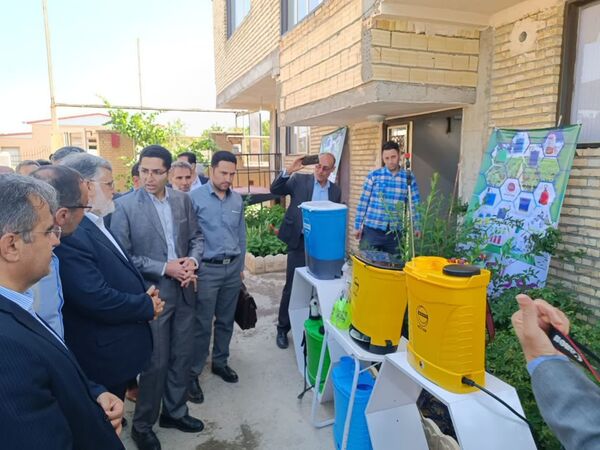 بازدید استاندار آذربایجان غربی از  واحد تولید سمپاش‌های دستی 