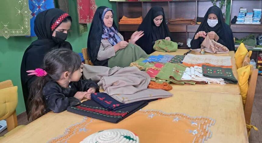 از احیای خامه‌دوزی تا اشتغال ۲۰۰ نفر؛ روایت یک زن کارآفرین در سیستان و بلوچستان
