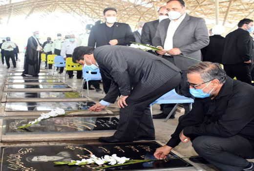  غبارروبی مزار شهدا توسط مدیران سازمان جهادکشاورزی استان آذربایجان شرقی به مناسبت هفته دولت