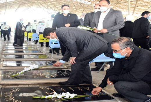  غبارروبی مزار شهدا توسط مدیران سازمان جهادکشاورزی استان آذربایجان شرقی به مناسبت هفته دولت