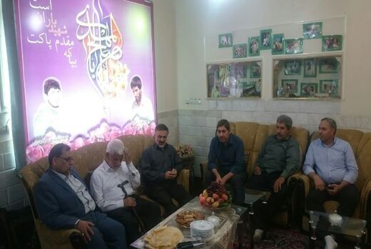 دیدار با خانواده معظم شهدای سنگر ساز بی سنگر شهرستان ورامین