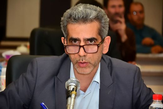 کشاورزان در راستای حفاظت از خاک، زمین های خود را عمود بر شیب شخم بزنند 