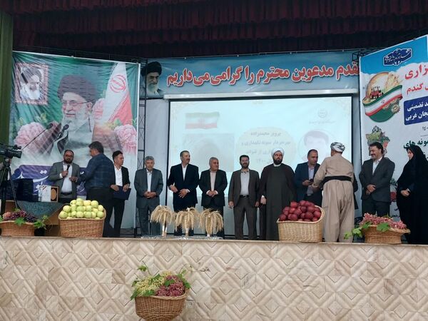 تجلیل از ۱۶۶ کشاورز برگزیده استانی و پنج کشاورز نمونه ملی آذربایجان غربی