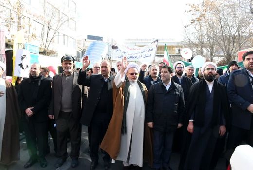 حضور پرشور کارکنان سازمان جهادکشاورزی آذربایجان شرقی و ادارات تابعه در راهپیمایی ٢٢ بهمن