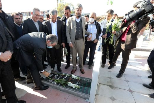 تجدید میثاق وزیر جهاد کشاورزی با شهدای شهرستان جیرفت 