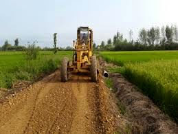  احداث جاده‌ بین مزارع و تسطیح اراضی کشاورزی در سرخه