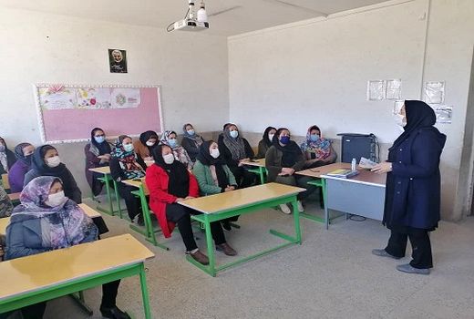 فعالیت بیش از ۱۲۰۰ زن روستایی در صندوق های خرد شیراز