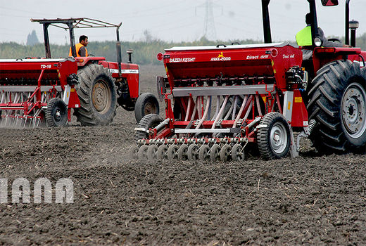 تخصیص 12هزار دستگاه تراکتور و 800 دستگاه کمباین در سال زراعی جاری