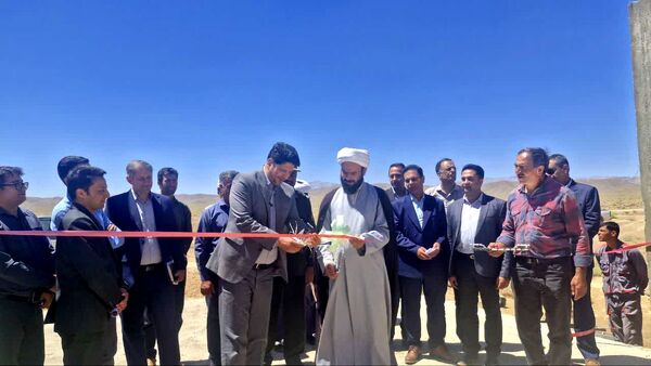 طرح پرورش شتر مرغ در شهرستان بوانات افتتاح شد