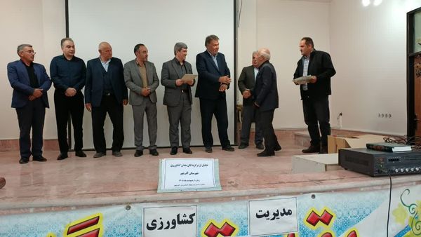 حمایت از کشاورزی دانش‌بنیان/ قدردانی از فعالان نمونه صنعت دامپروری شهرستان آذرشهر