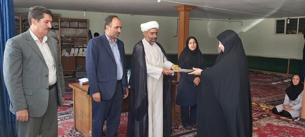از زن روستایی موفق و محجبه میاندوآبی تجلیل شد