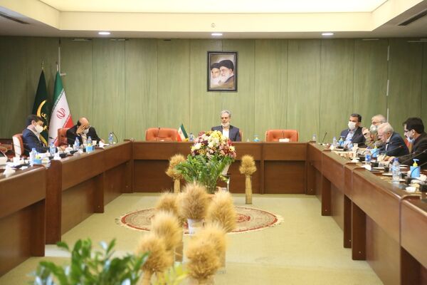 نشست وزیر جهاد کشاورزی با تشکل‌های صنعت مرغداری برگزار شد
