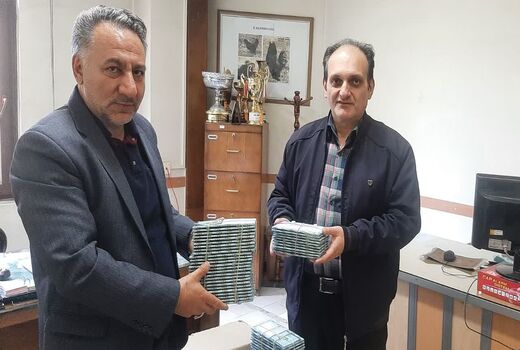 تحویل ۱۳۵ قوطی تخم نوغان به بهره‌برداران شهرستان‌های خدآفرین و جلفا برای حمایت نوغانداران 