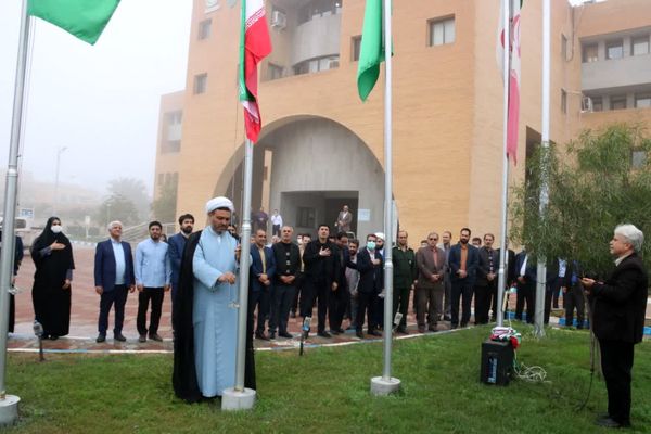 به اهتزاز درآمدن پرچم جمهوری اسلامی ایران در سازمان جهاد کشاورزی خوزستان
