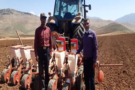 آغاز کشت چغندرقند در اراضی کشاورزی شهرستان کوهرنگ