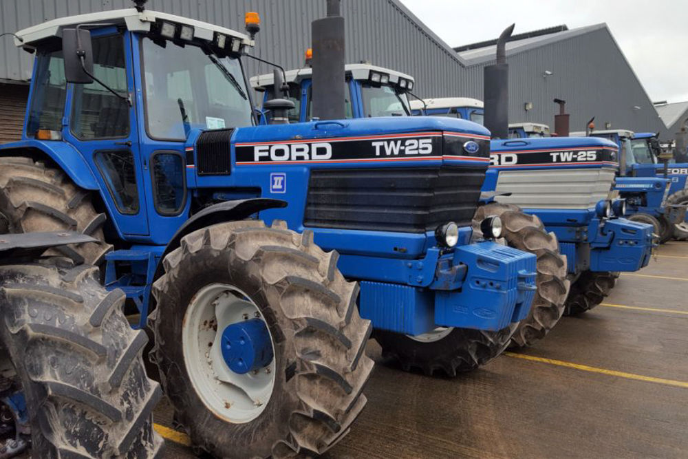 نمایشگاه تراکتورهای کمپانی فورد در ایرلند