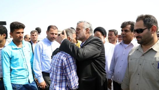 بازدید وزیر جهاد کشاورزی از کانون های آلوده به آفت ملخ صحرایی در شهرستان سیریک استان هرمزگان