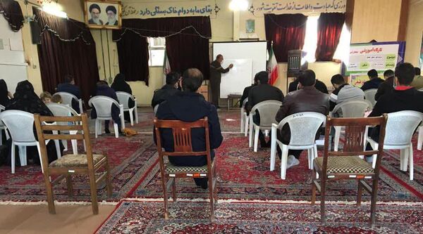 برگزاری کارگاه آموزشی مهارتی پرورش زنبور عسل در شهرستان بروجن
