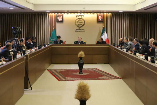 پرداخت مطالبات ارزی واردکنندگان کالاهای اساسی را با جدیت پیگیری می‌کنیم