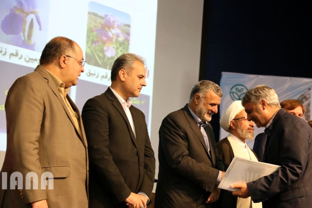 چهارمین جشنواره معرفی ارقام گیاهی