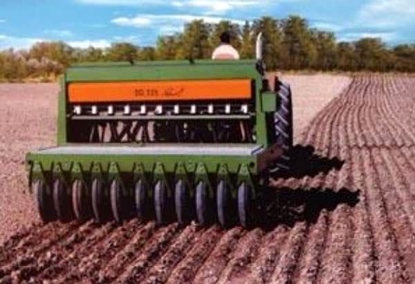 افزایش بهره‌وری مزارع دیم با خاک‌ورزی حفاظتی و انتخاب ماشین‌آلات مناسب